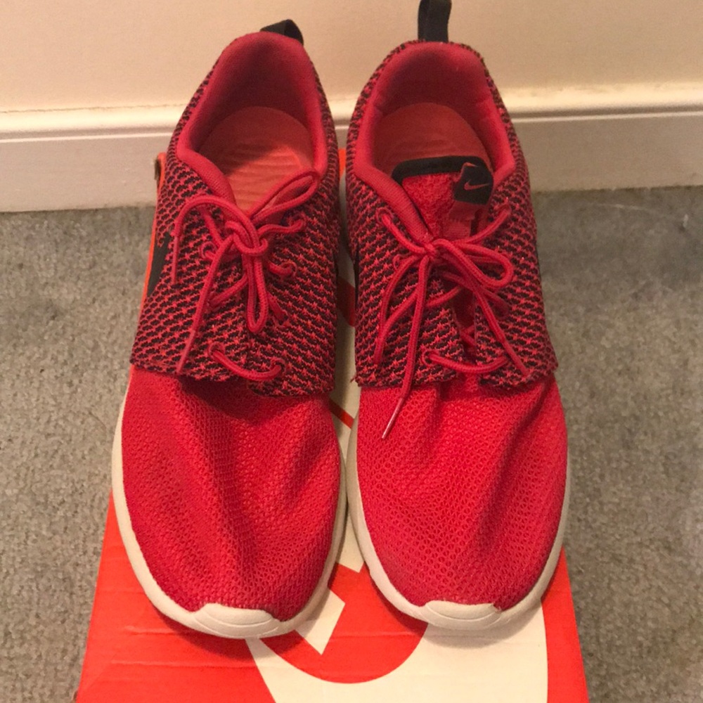 Fuchsia Roshe 8.5 (Men’s)
